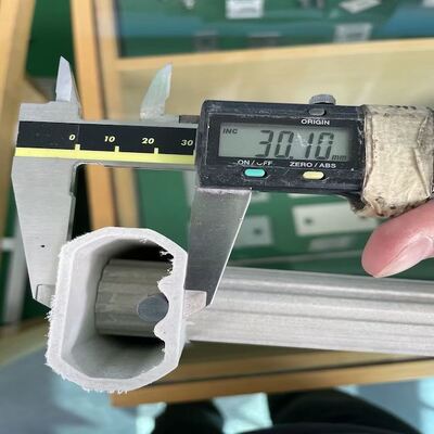 경량 구조, 고강도 및 우수한 내식성을 특징으로 하는 인발 성형 FRP 불규칙 형상 프로파일