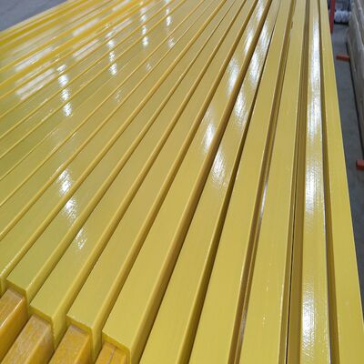 FRP 직사각형 튜브 펄트루션 과정으로 표면을 특정 페인트로 닦아 표면 매끄러움과 좋은 외모에 대한 매우 높은 요구 사항을 달성합니다.